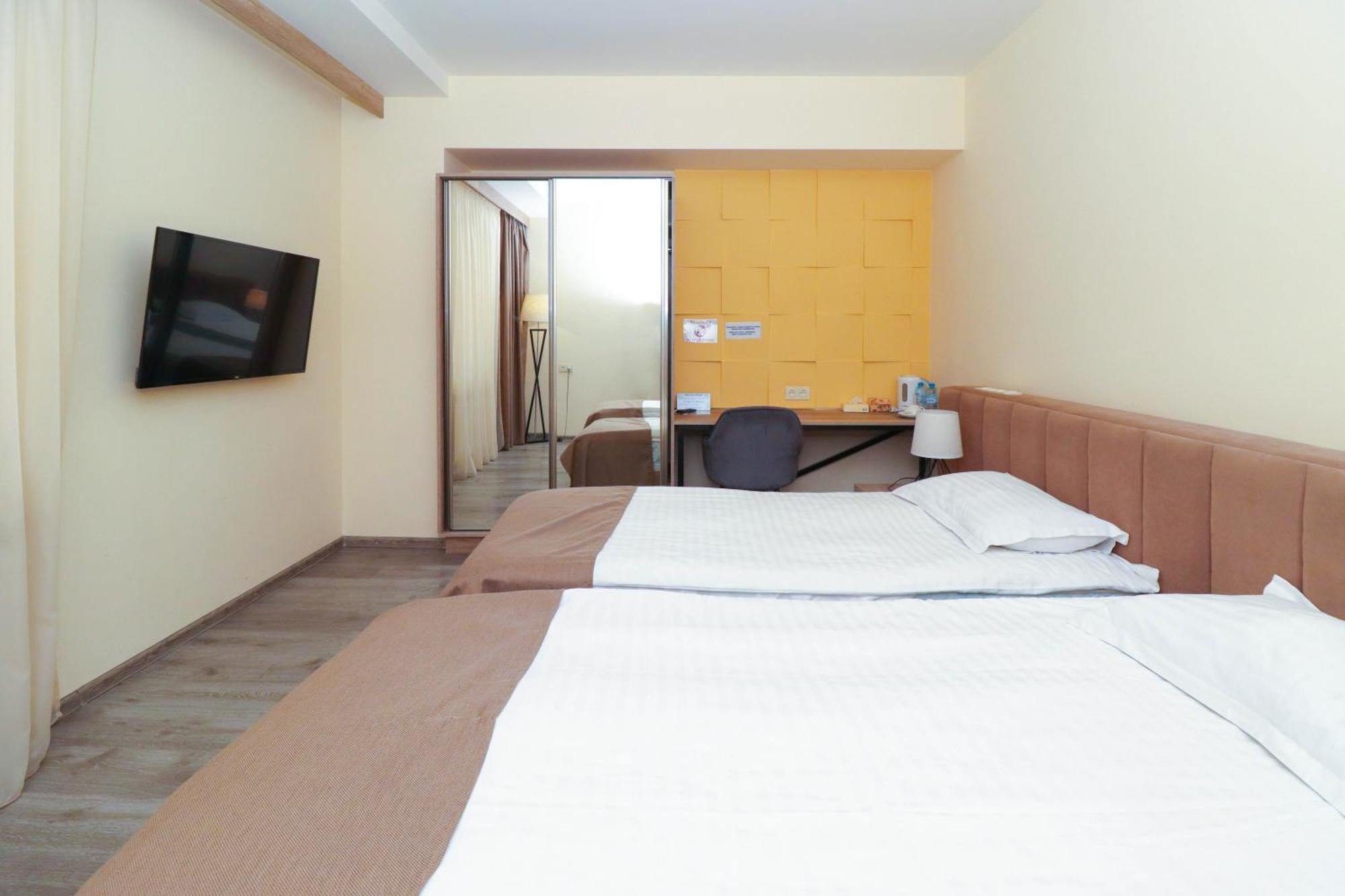 Mandarin Hotel Jerevan Eksteriør billede